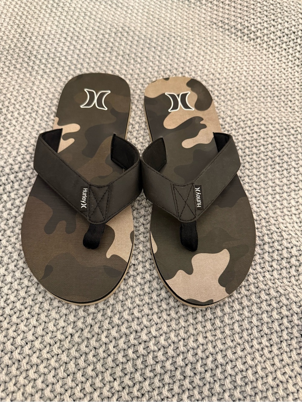 Hurley Men’s Camo Flip-Flops in Black and Olive